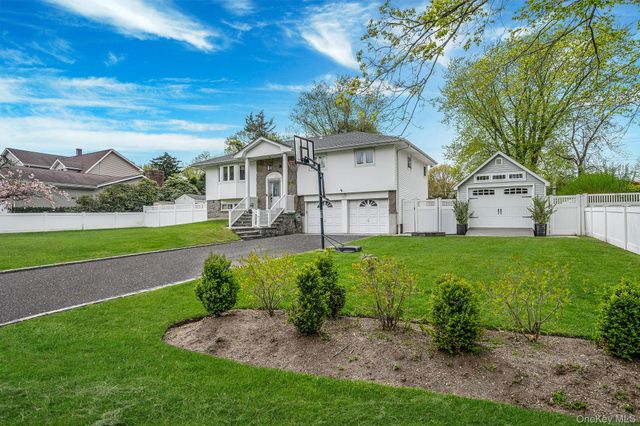 6 Warbler Lane, Commack, NY 11725