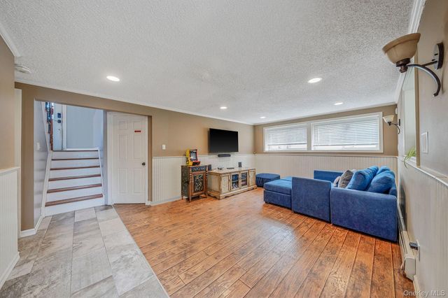 6 Warbler Lane, Commack, NY 11725