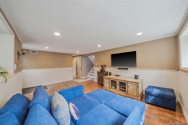 6 Warbler Lane, Commack, NY 11725