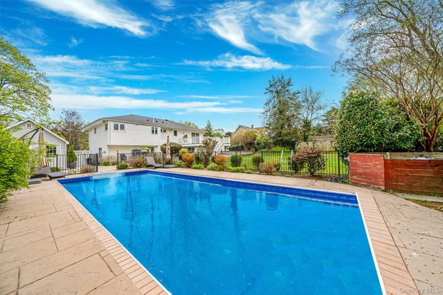 6 Warbler Lane, Commack, NY 11725