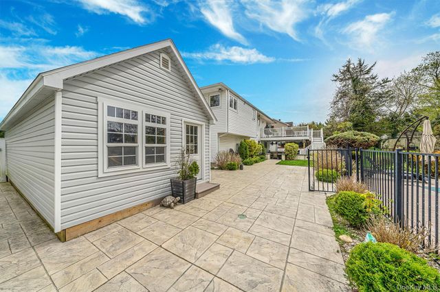 6 Warbler Lane, Commack, NY 11725