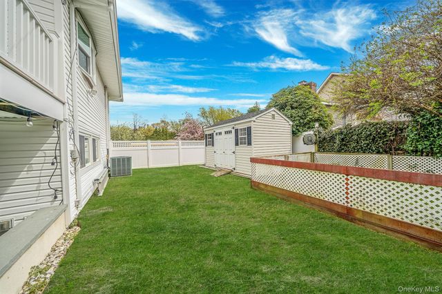 6 Warbler Lane, Commack, NY 11725