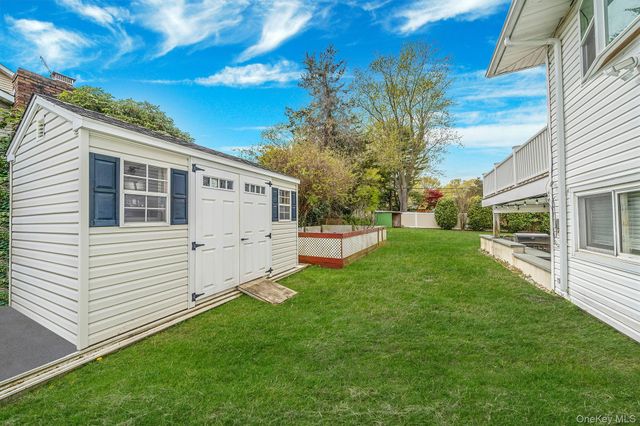 6 Warbler Lane, Commack, NY 11725