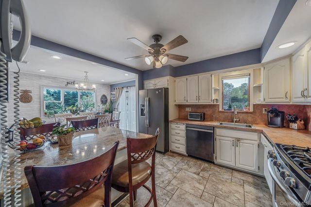 6 Warbler Lane, Commack, NY 11725