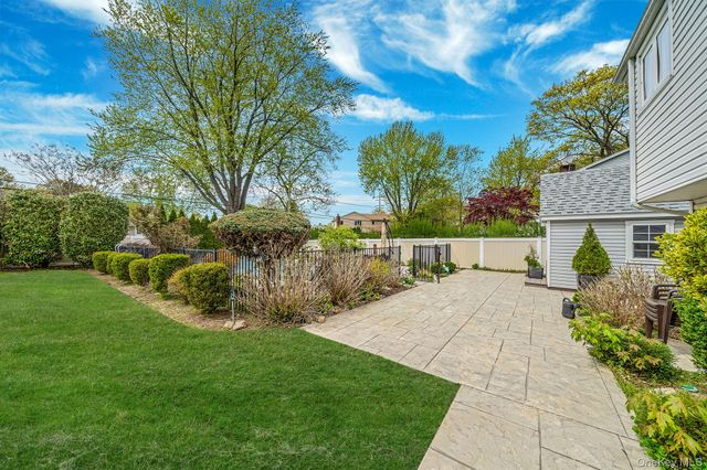 6 Warbler Lane, Commack, NY 11725