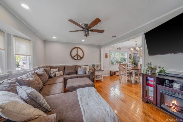 6 Warbler Lane, Commack, NY 11725