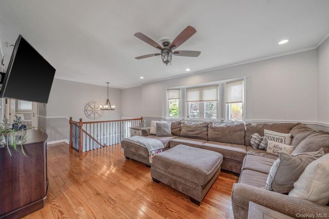 6 Warbler Lane, Commack, NY 11725