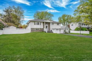 6 Warbler Lane, Commack, NY 11725