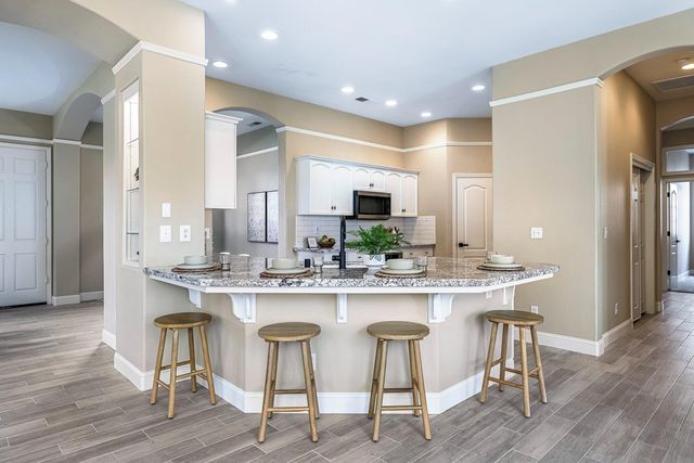 2735 Swift Avenue, Clovis, CA 93611