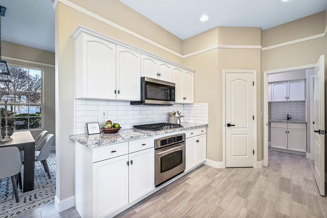 2735 Swift Avenue, Clovis, CA 93611