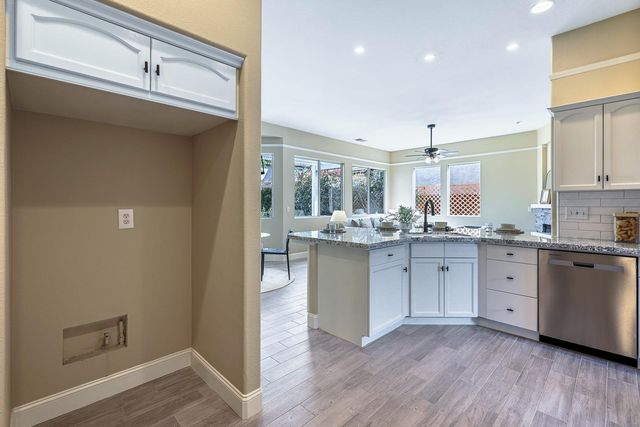 2735 Swift Avenue, Clovis, CA 93611