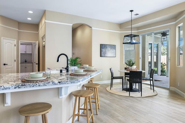 2735 Swift Avenue, Clovis, CA 93611