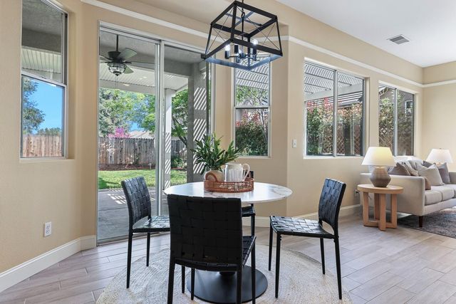 2735 Swift Avenue, Clovis, CA 93611