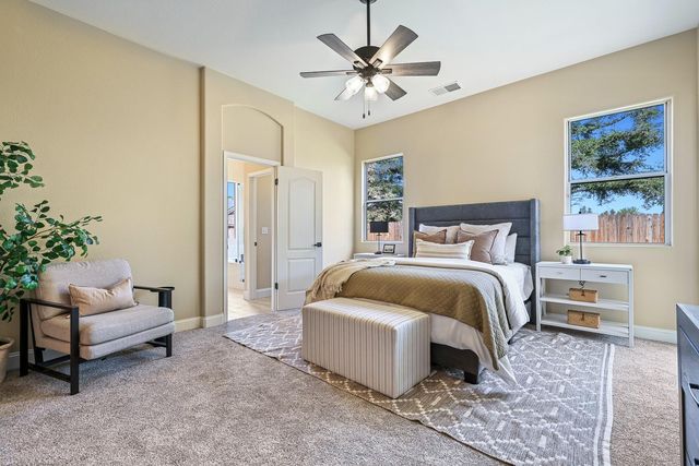 2735 Swift Avenue, Clovis, CA 93611