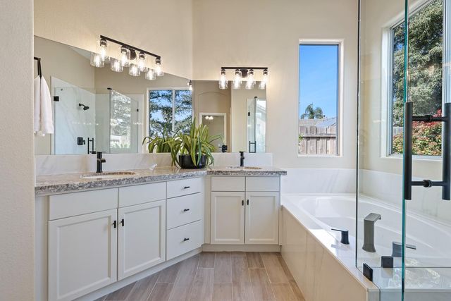 2735 Swift Avenue, Clovis, CA 93611