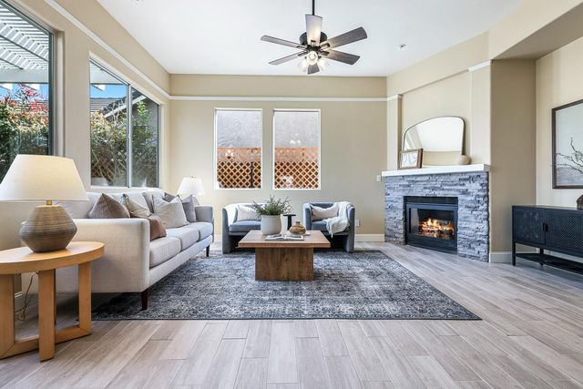 2735 Swift Avenue, Clovis, CA 93611