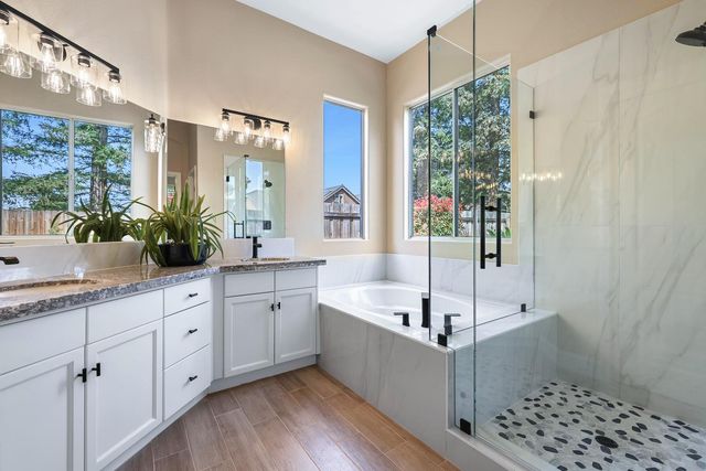 2735 Swift Avenue, Clovis, CA 93611