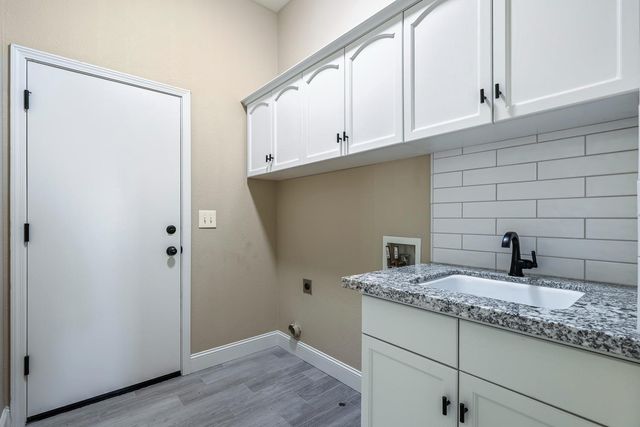 2735 Swift Avenue, Clovis, CA 93611