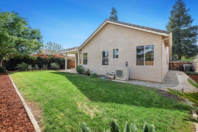 2735 Swift Avenue, Clovis, CA 93611