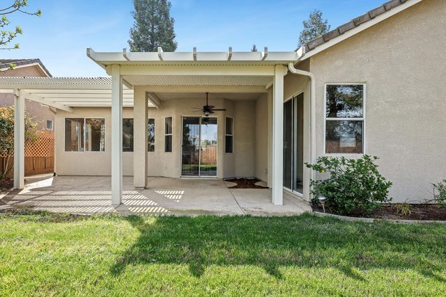 2735 Swift Avenue, Clovis, CA 93611