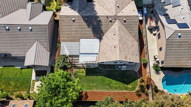 2735 Swift Avenue, Clovis, CA 93611