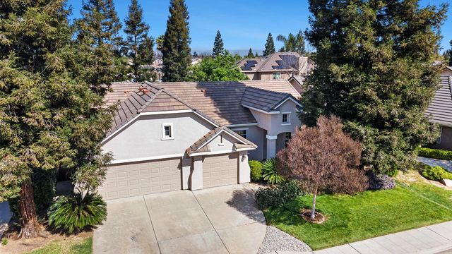 2735 Swift Avenue, Clovis, CA 93611