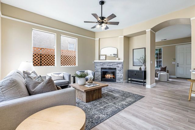 2735 Swift Avenue, Clovis, CA 93611