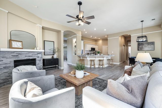 2735 Swift Avenue, Clovis, CA 93611