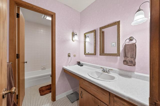 187 Valleyside Drive, Saint Paul, MN 55119