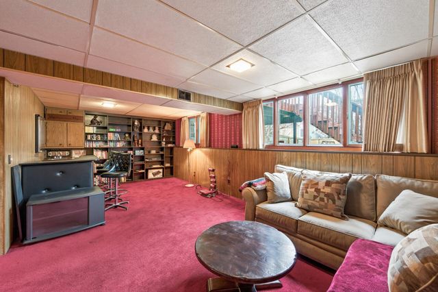 187 Valleyside Drive, Saint Paul, MN 55119