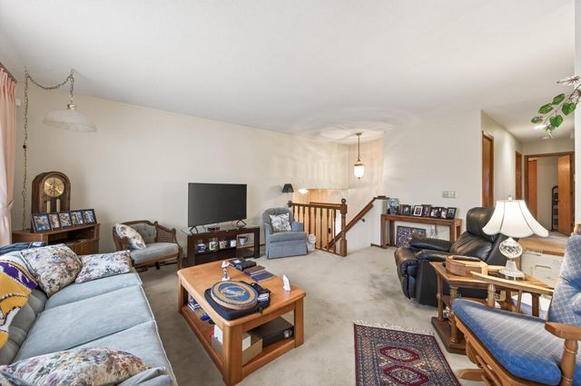 187 Valleyside Drive, Saint Paul, MN 55119