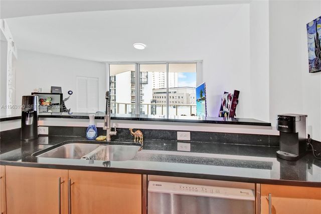 300 S Biscayne Blvd T-1405, Miami, FL 33131