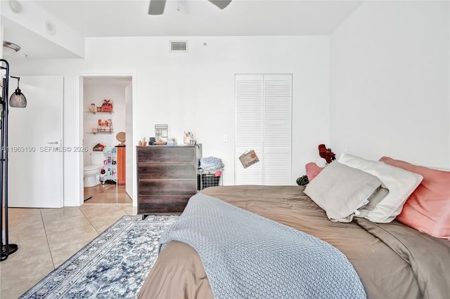 300 S Biscayne Blvd T-1405, Miami, FL 33131