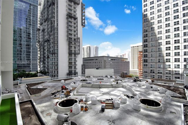 300 S Biscayne Blvd T-1405, Miami, FL 33131