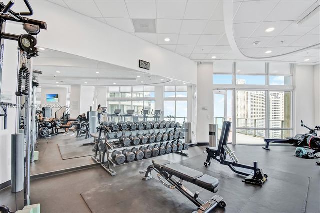 300 S Biscayne Blvd T-1405, Miami, FL 33131