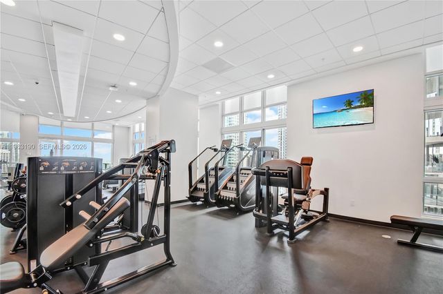 300 S Biscayne Blvd T-1405, Miami, FL 33131