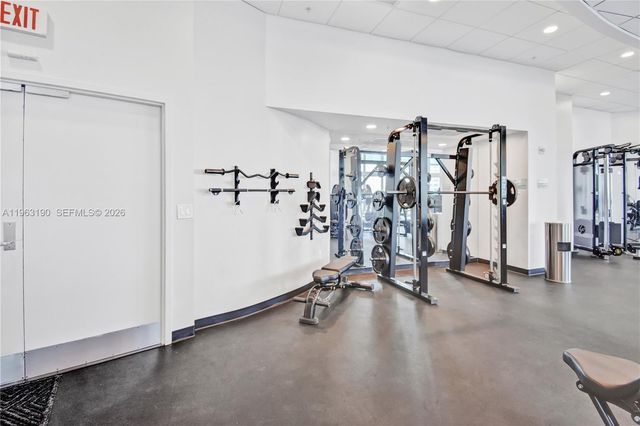 300 S Biscayne Blvd T-1405, Miami, FL 33131