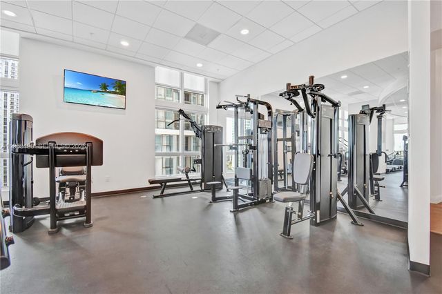 300 S Biscayne Blvd T-1405, Miami, FL 33131