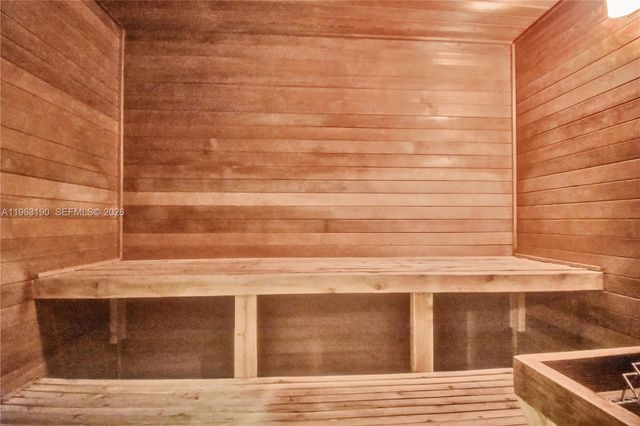 300 S Biscayne Blvd T-1405, Miami, FL 33131