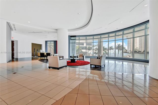 300 S Biscayne Blvd T-1405, Miami, FL 33131