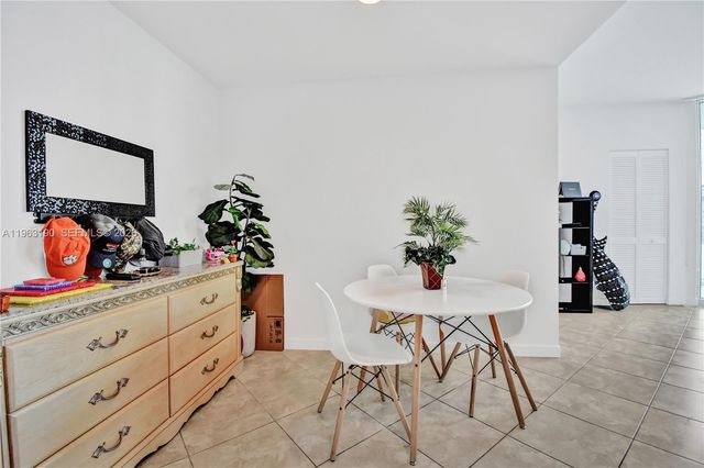 300 S Biscayne Blvd T-1405, Miami, FL 33131