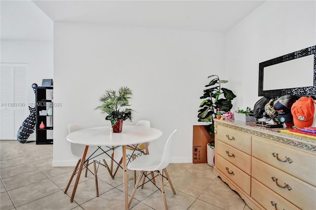 300 S Biscayne Blvd T-1405, Miami, FL 33131