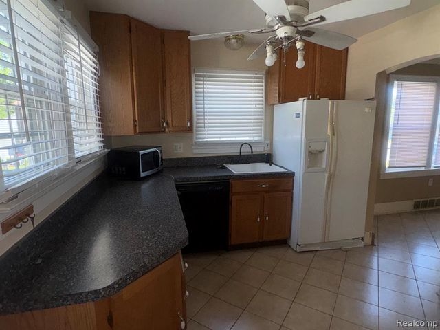 6001 N Harvey Street, Westland, MI 48185