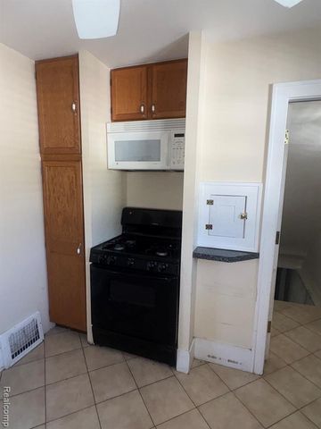 6001 N Harvey Street, Westland, MI 48185