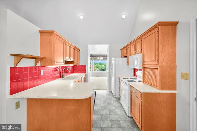 114 HILL RD, Blandon, PA 19510