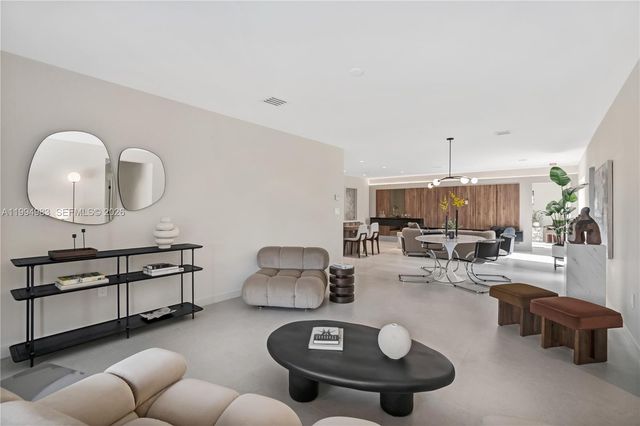 6207 SW 10th St, West Miami, FL 33144