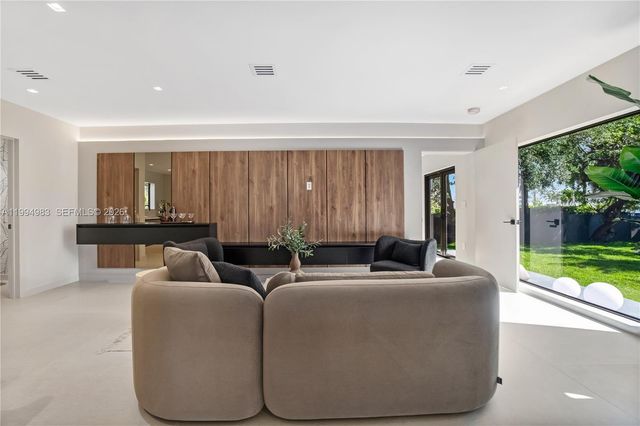 6207 SW 10th St, West Miami, FL 33144