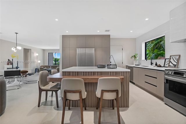 6207 SW 10th St, West Miami, FL 33144