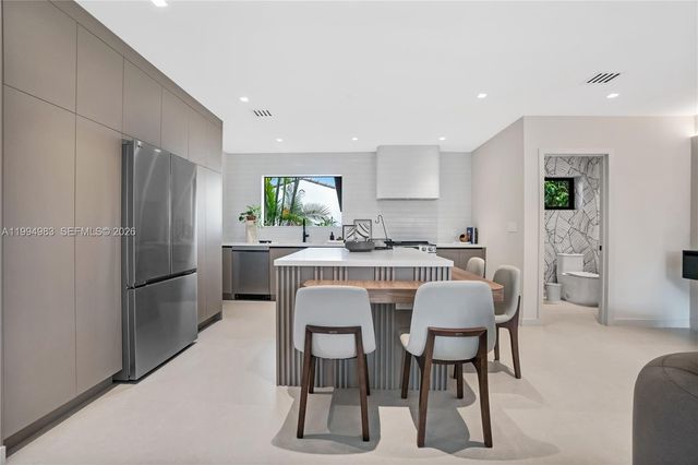 6207 SW 10th St, West Miami, FL 33144