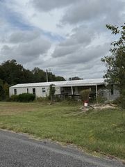 80 Manion Rd, Lafayette, TN 37083